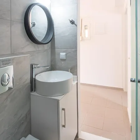 Seaside Escape - Steps To The - Dionysiasea Apts 3 شقة *